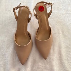 Beautiful Cynthia Rowley Sling Back Heels. Size 6. NWT